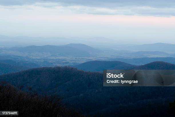 Catena Montuosa Del Blue Ridgeshenandoah Valley - Fotografie stock e altre immagini di Ambientazione esterna - Ambientazione esterna, Appalachia, Autunno