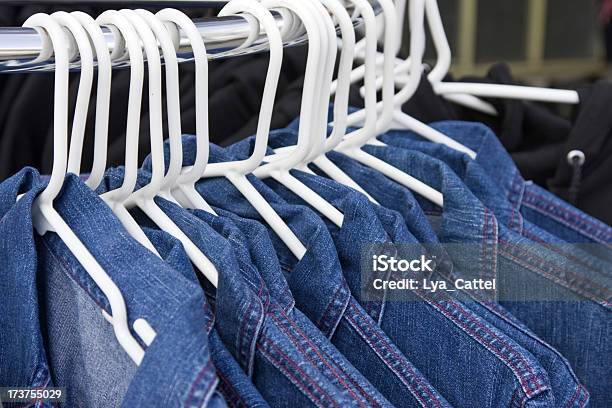 Jeans Giacche Capi Serie 3 - Fotografie stock e altre immagini di Giacca - Giacca, Negozio, Abbigliamento