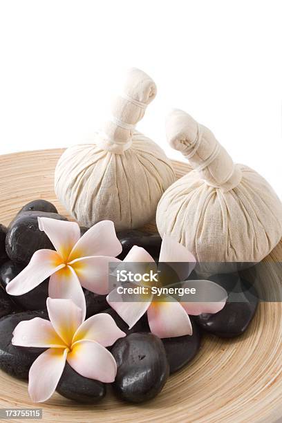 Spa Massagem - Fotografias de stock e mais imagens de Aromaterapia - Aromaterapia, Massajar, Amimar