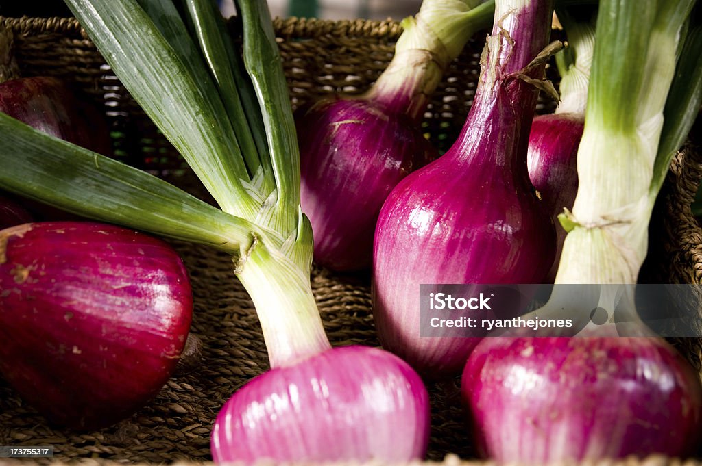 Red Onions red onions at the market Cooking Stock Photo