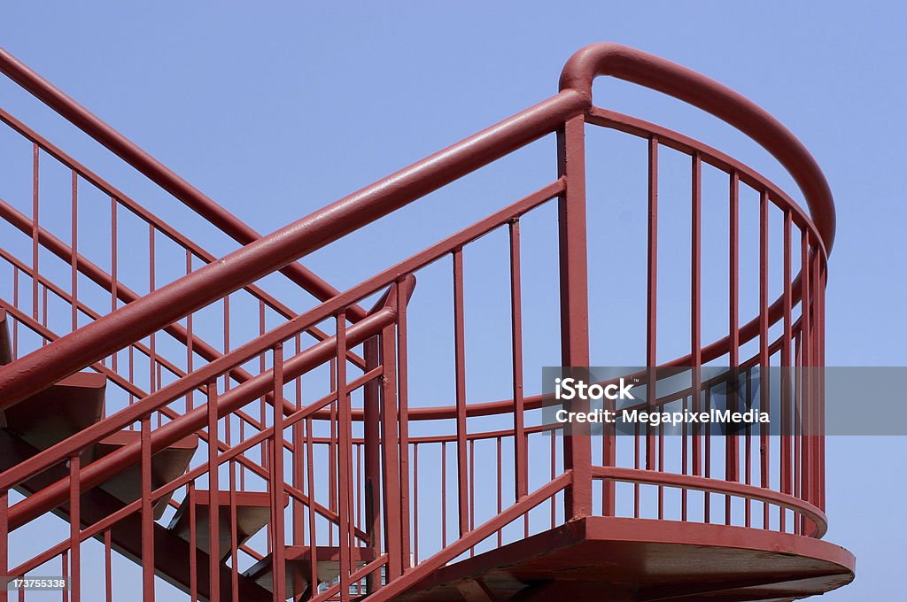 Escalera de acero rojo - Foto de stock de Acero libre de derechos