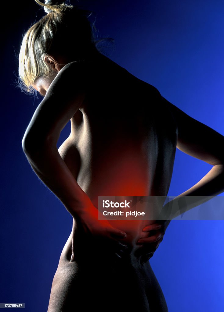 Mulher com dor nas costas - Foto de stock de Adulto royalty-free
