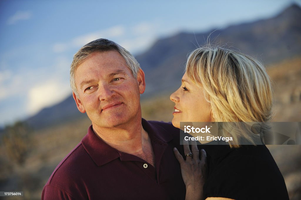 Feliz pareja estar "mareando el futuro - Foto de stock de 50-59 años libre de derechos