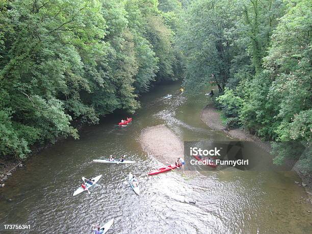 Canoas En El Río Foto de stock y más banco de imágenes de Región de Ardenas - Región de Ardenas, Bélgica, Kayak - Barco de remos