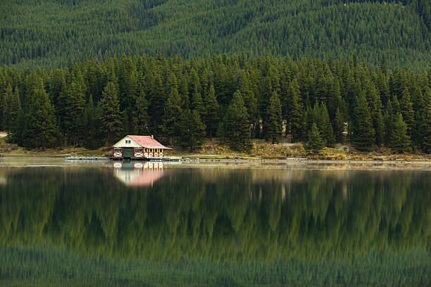 istock Cabin on the lake at sunrise 173756478
