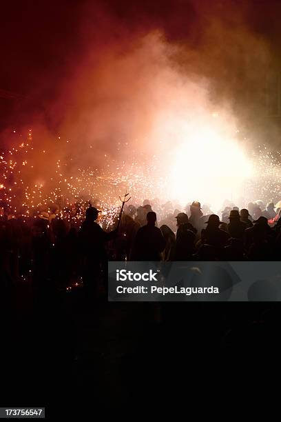 Menschen Feuerwerk Stockfoto und mehr Bilder von Menschenmenge - Menschenmenge, Verängstigt, Abstrakt