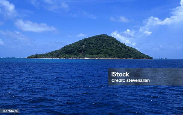 Isola Dei Caraibi - Fotografie stock e altre immagini di Grenadine - Grenadine, Isola di Saint Vincent, Albero