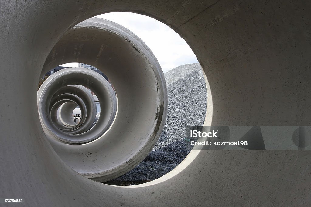Mirando a través de cemento Culverts - Foto de stock de Hormigón libre de derechos