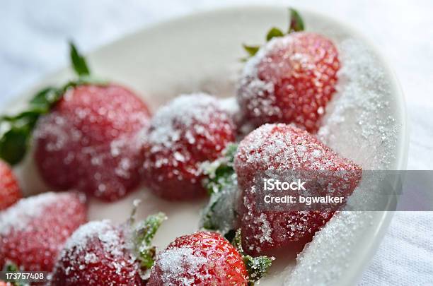 Fragole Con Zucchero - Fotografie stock e altre immagini di Acido ascorbico - Acido ascorbico, Alimentazione sana, Antiossidante