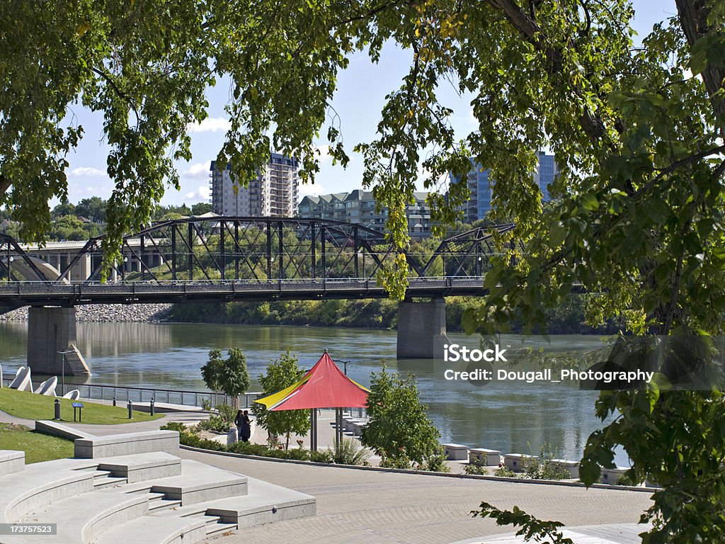 Saskatoon River odbicie wzdłuż South Saskatchewan River - Zbiór zdjęć royalty-free (Bez ludzi)