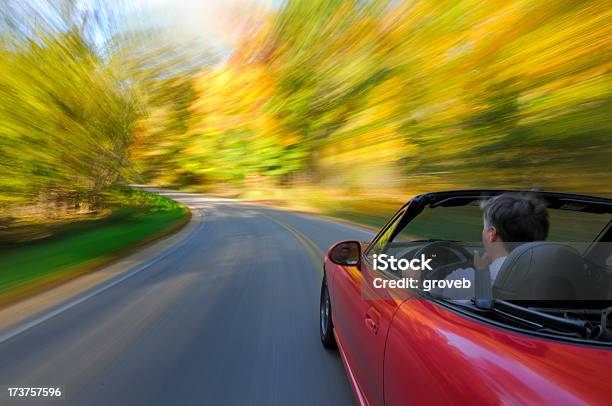 Conducción Rápido Foto de stock y más banco de imágenes de Conducir - Conducir, Otoño, Coche deportivo