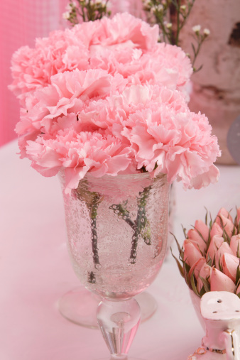 floral arrangement on a dinner table setting