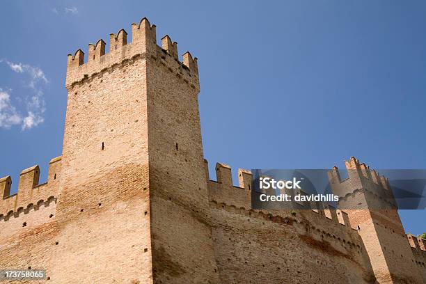 Gradara Замок Италия — стоковые фотографии и другие картинки Защищённость - Защищённость, Форт, Архитектурный элемент