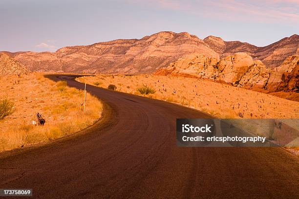 Kurvenreiche Straße Bei Sonnenaufgang Stockfoto und mehr Bilder von Berg - Berg, Biegung, Breitwand