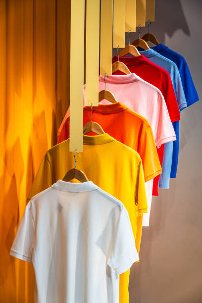 одежда на вешалке - polo shirt multi colored clothing variation стоковые фото и изображения