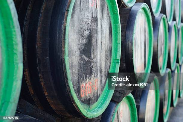 Drewniane Beczki Wina - zdjęcia stockowe i więcej obrazów Alkohol - napój - Alkohol - napój, Beczka na wino, Bez ludzi