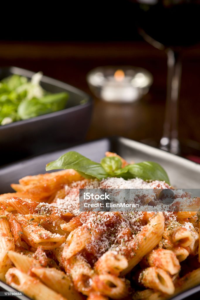 Pasta boloñesa la cena - Foto de stock de Albahaca libre de derechos