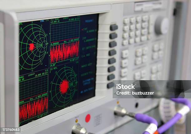 Sinal De Verificação - Fotografias de stock e mais imagens de Espectro - Espectro, Analisar, Osciloscópio