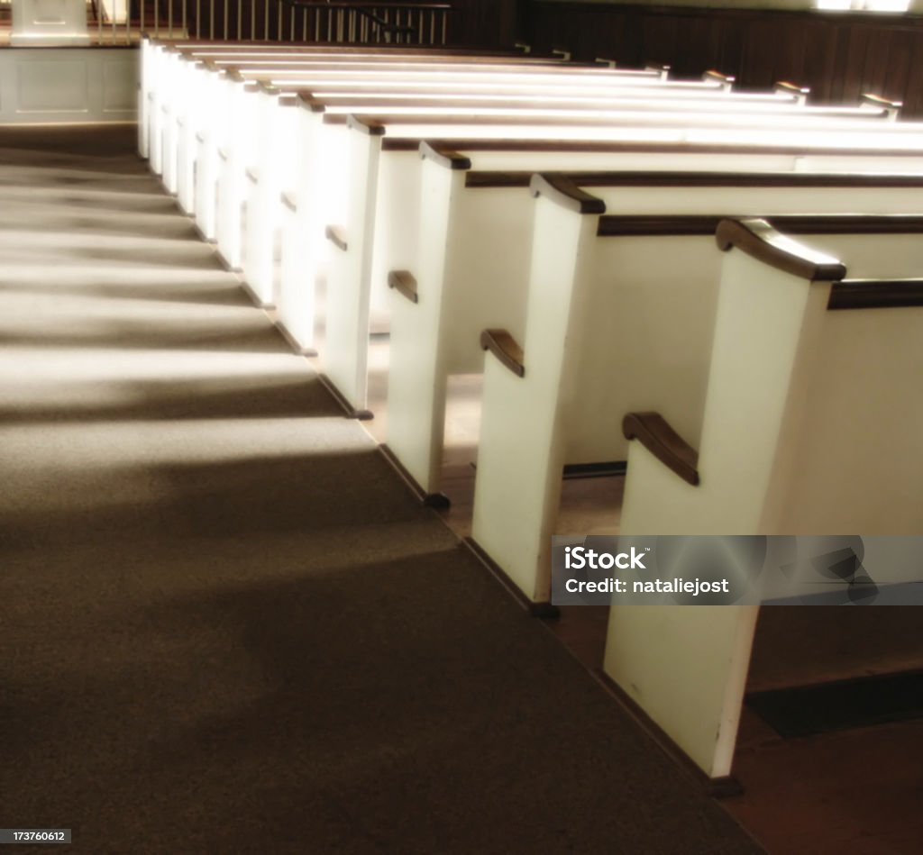 Pews brillante - Foto de stock de Iglesia libre de derechos