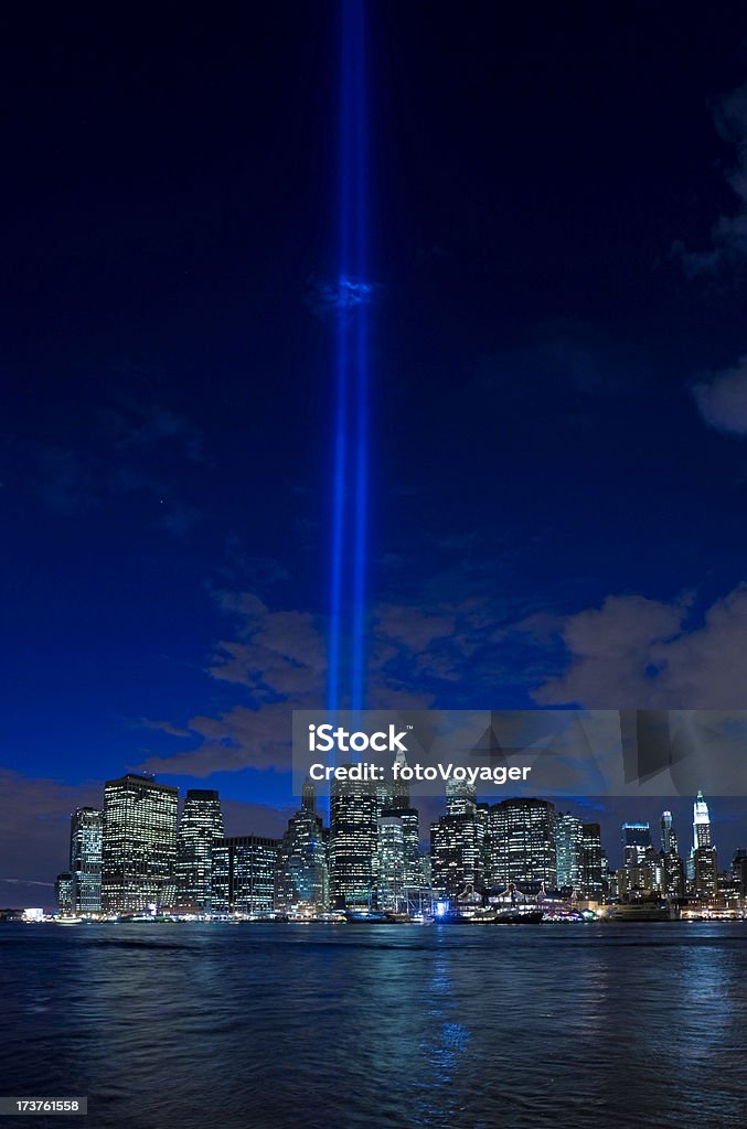 NY azul luzes da cidade de - Foto de stock de Recordar o 911 royalty-free