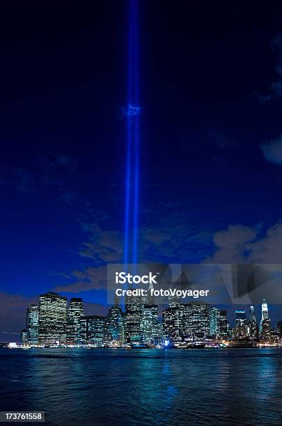 Foto de Ny Azul Luzes Da Cidade De e mais fotos de stock de Recordar o 911 - Recordar o 911, Arquitetura, Arranha-céu