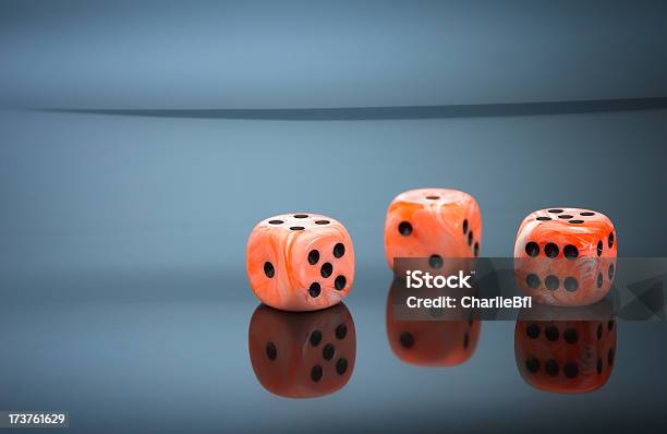 Dices Naranja Foto de stock y más banco de imágenes de Anticuado - Anticuado, Apuestas deportivas, Arte cultura y espectáculos