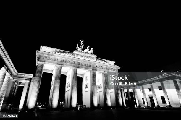 Brandenburger Tor Schwarz Und Weiß Stockfoto und mehr Bilder von Alt - Alt, Architektonische Säule, Architektonisches Detail