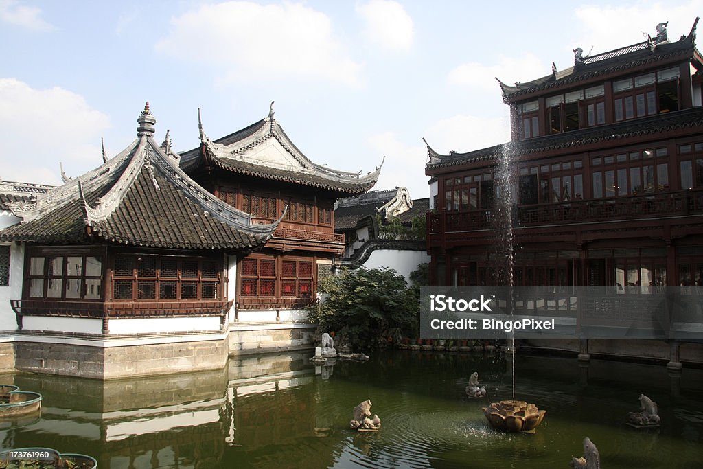 Древние Китайский сад Юй Юань (Yu Yuan - Стоковые фото Азиатская культура роялти-фри