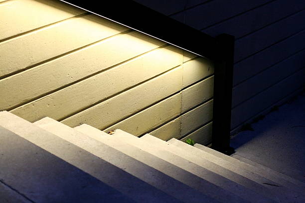 Beleuchtete Treppe bei Nacht – Foto