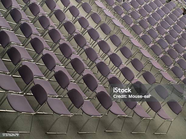 Foto de Fileiras De Assentos Para Conferências e mais fotos de stock de Cadeira - Cadeira, Sala de concertos, Arranjo