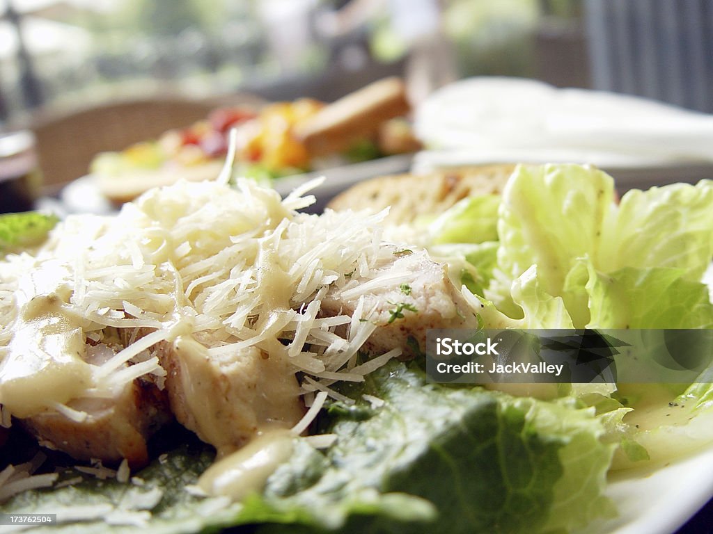 Insalata alla Cesare e crouton - Foto stock royalty-free di Carne di pollo