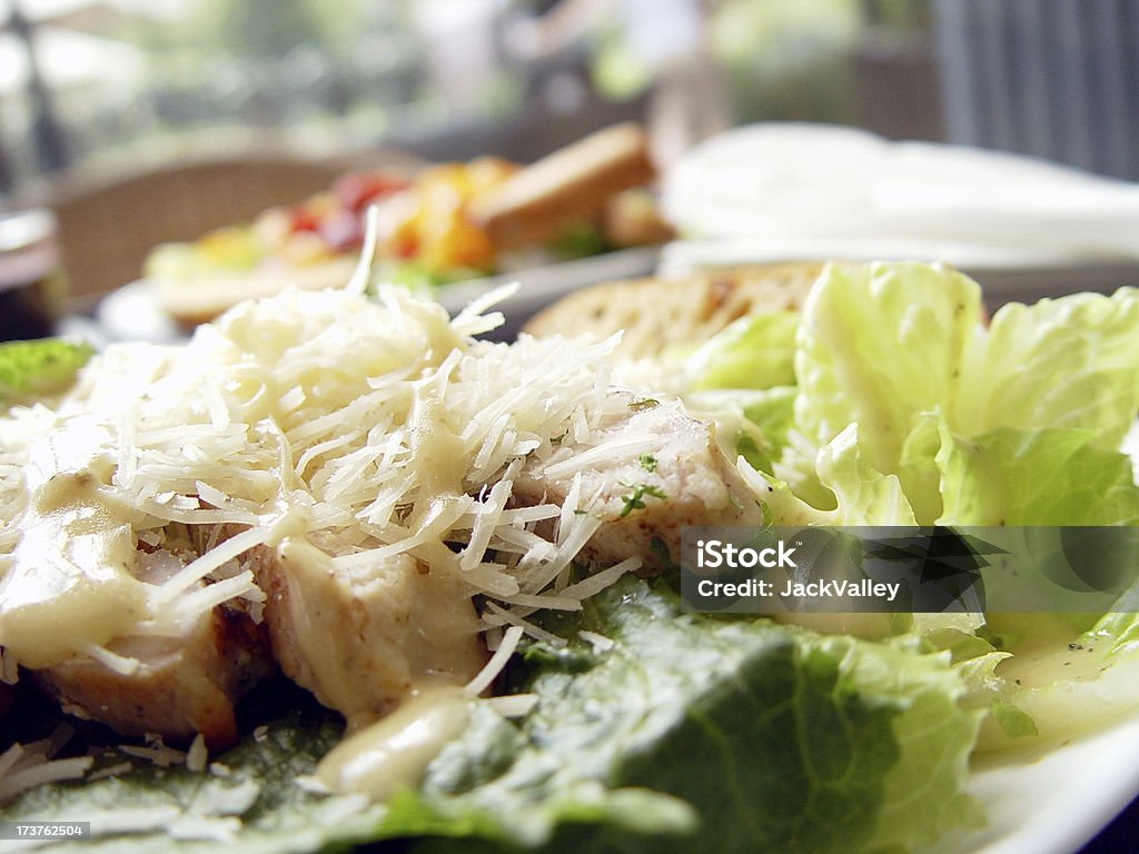 Салат цезарь и Croutons - Стоковые фото Мясо курицы роялти-фри