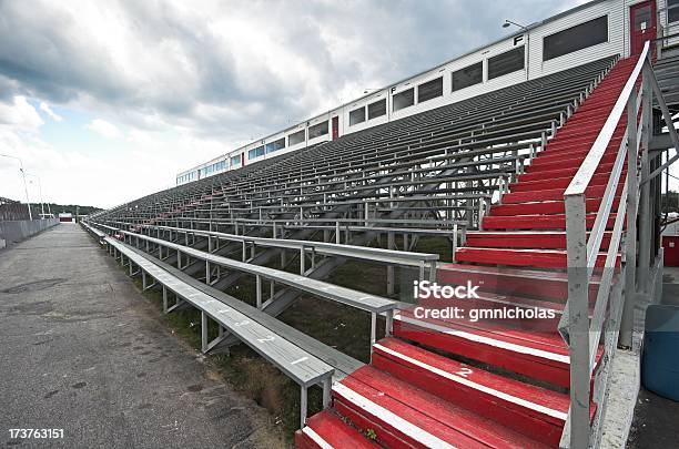 Tribüne Stockfoto und mehr Bilder von NASCAR-Rennwagen - NASCAR-Rennwagen, Rennen - Sport, Boxen - Sport