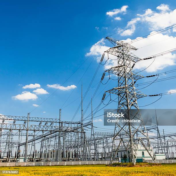 High Voltage Power Telefonmasten Und Substation Blauen Himmel Stockfoto und mehr Bilder von Achtung Hochspannung