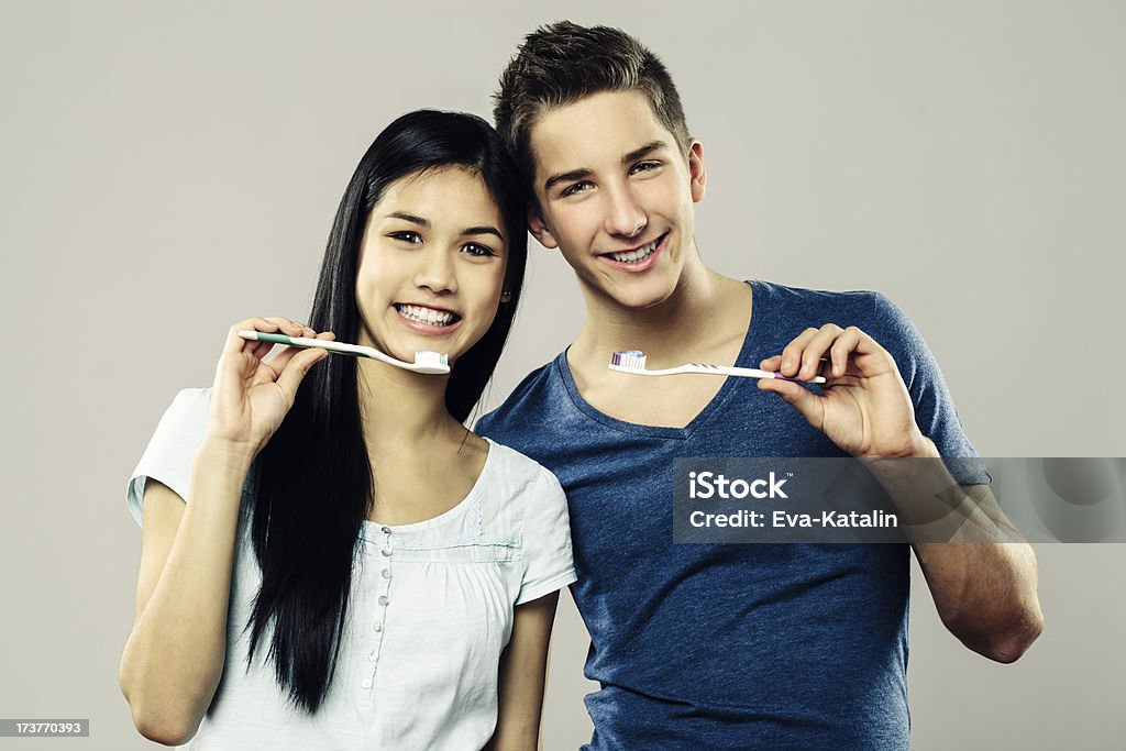 Lavarsi i denti - Foto stock royalty-free di Etnia indo-asiatica