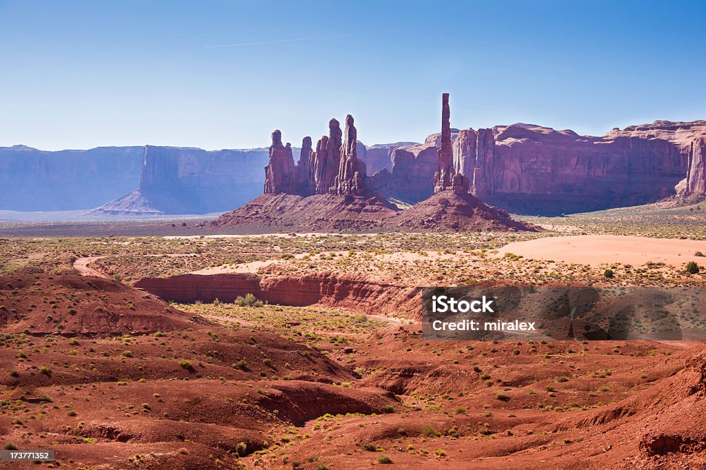 Yei Bi Chei y Totem Pole de Monument Valley, Arizona - Foto de stock de Aguja - Chapitel libre de derechos