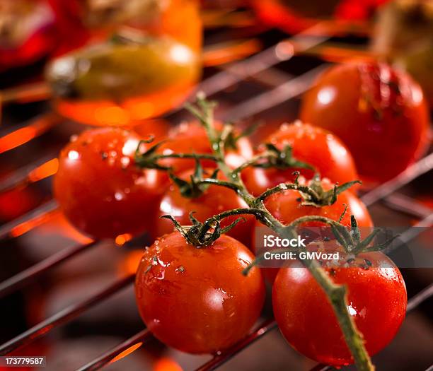 Gegrillten Tomaten Stockfoto und mehr Bilder von Gartengrill - Gartengrill, Gegrillt, Gemüse