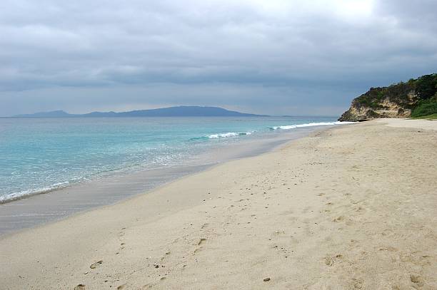 bianco spiaggia-mindoro, filippine - puerto galera foto e immagini stock