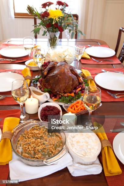 Cena Del Ringraziamento - Fotografie stock e altre immagini di Alimentazione sana - Alimentazione sana, Arrosto - Cibo cotto, Arrosto - Portata principale