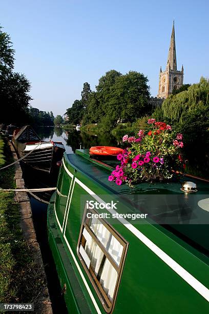 Houseboat On The River Avon Stock Photo - Download Image Now - Canal, Flower, Narrow Boat