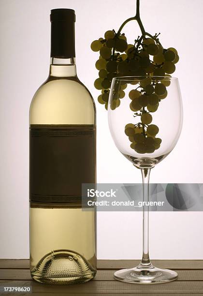 Frutto Della Vite - Fotografie stock e altre immagini di Bicchiere - Bicchiere, Bicchiere da vino, Bottiglia
