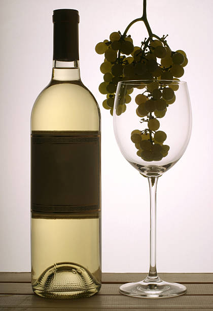 фрукты в vine - chenin blanc стоковые фото и изображения