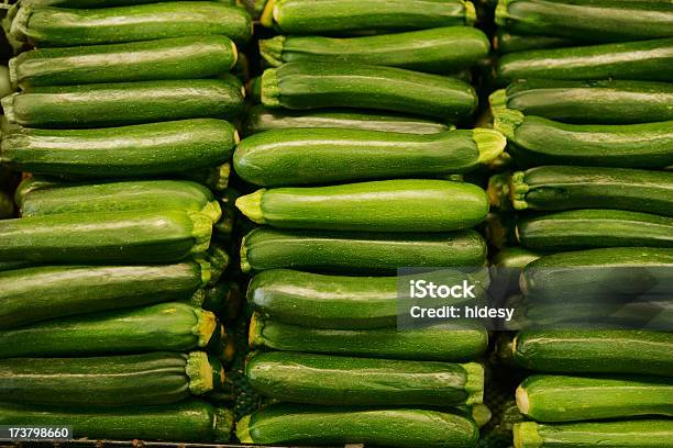 Foto de Abobrinha e mais fotos de stock de Abobrinha - Abobrinha, Alimentação Saudável, Amontoamento