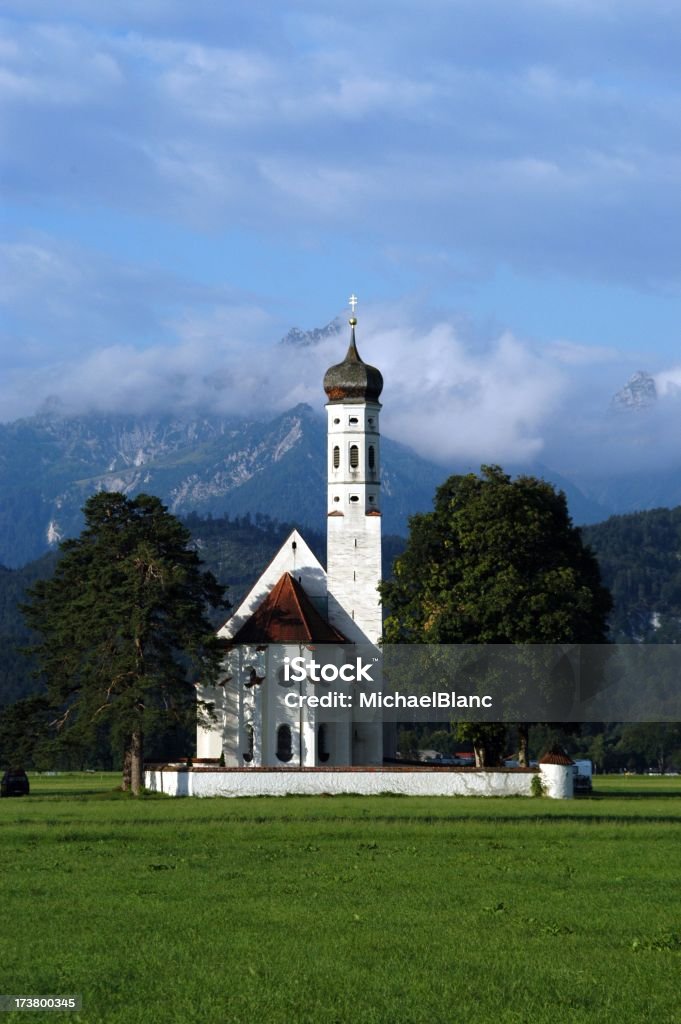 Alpes iglesia en baviera - Foto de stock de Aldea libre de derechos