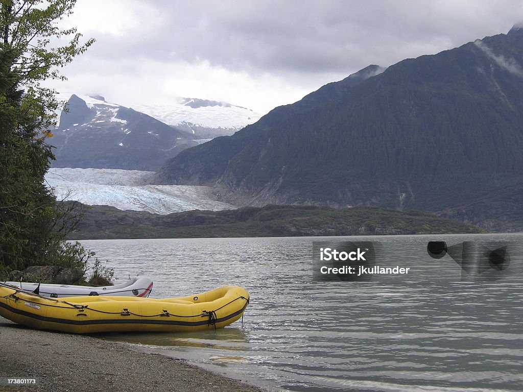 氷河ゴムボートをご用意 - アラスカのロイヤリティフリーストックフォト