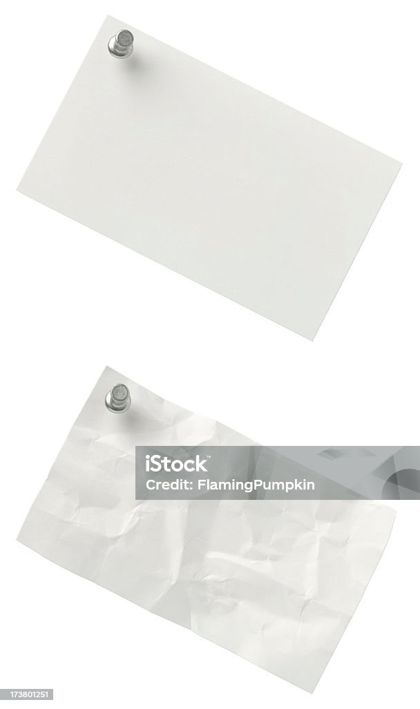 Cartões de índice em branco sobre branco com push pin na extremidade superior. - Foto de stock de Cartão de Índice royalty-free