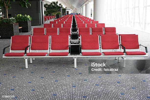 Zona Vermelha - Fotografias de stock e mais imagens de Aeroporto - Aeroporto, Assento, Cadeira