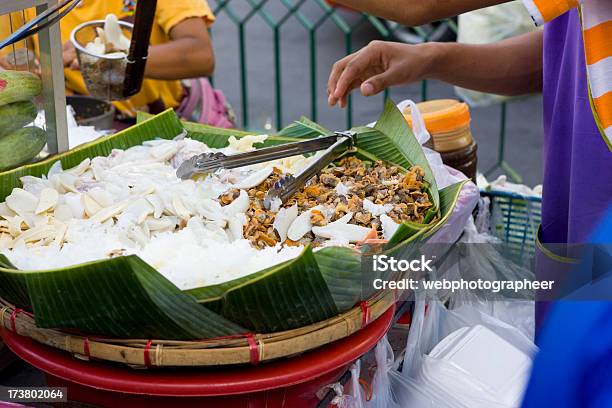 Тайландская Кухня — стоковые фотографии и другие картинки Азиатский рынок - Азиатский рынок, Большая группа людей, Вариация