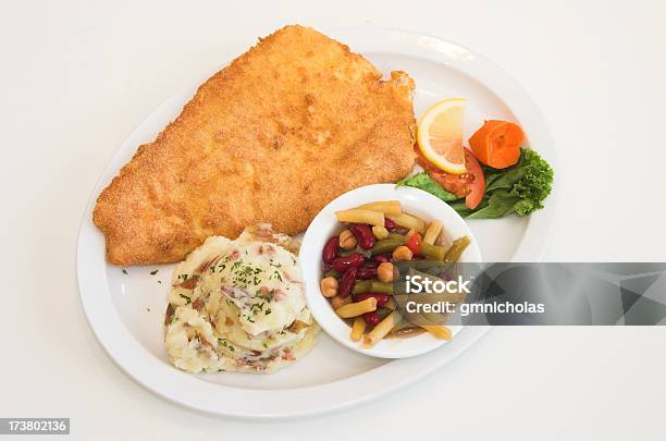 Foto de Jantar Com Peixe e mais fotos de stock de Cortado em Filé - Cortado em Filé, Haddock, Alimentação Saudável