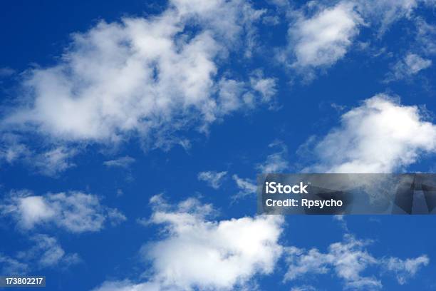 Nubes Cielo Foto de stock y más banco de imágenes de Azul - Azul, Blanco - Color, Cielo